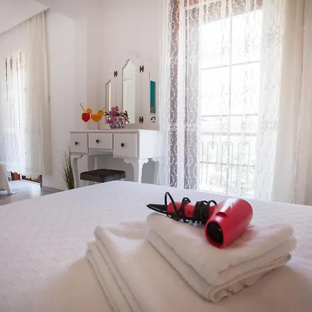 Papermoon & מלון דירות קס